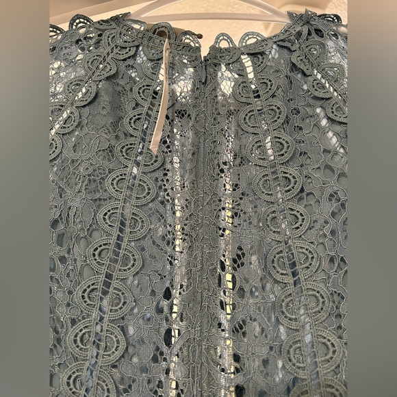 Robin blue lace dress with front leg slit - Picture 4 of 6